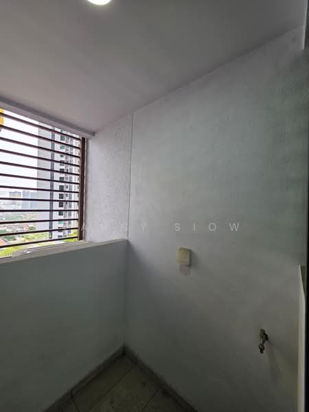 Kondominium untuk Disewa di The Valley Residences @ SkySierra - Yanny Siow - Balcony - PropertyGuru.com.my
