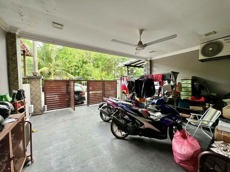 Rumah Teres 2 Tingkat untuk Dijual di Taman Lestari Putra (Seri Kembangan) - Azli Ibrahim - Exterior - PropertyGuru.com.my