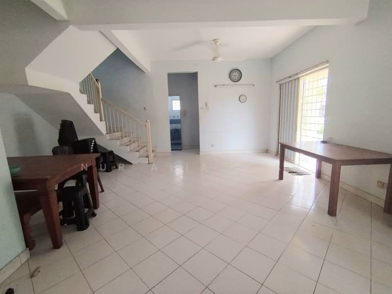 2-storey Terraced House for Sale in Shah Alam (Selangor) - Nur Alia Omar - Living Room - PropertyGuru.com.my