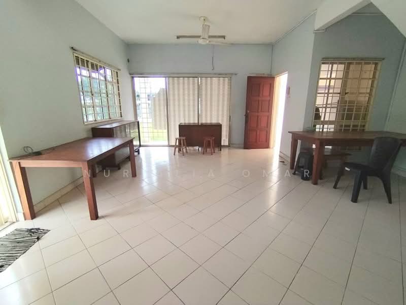 2-storey Terraced House for Sale in Shah Alam (Selangor) - Nur Alia Omar - Living Room - PropertyGuru.com.my
