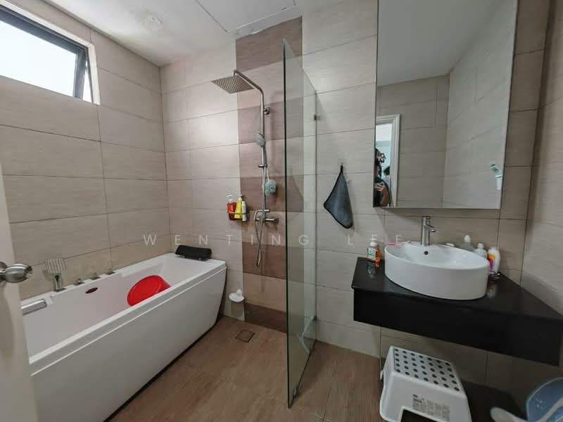 Servis Apartment untuk Dijual di Molek Regency - Wenting Lee - Bathroom - PropertyGuru.com.my