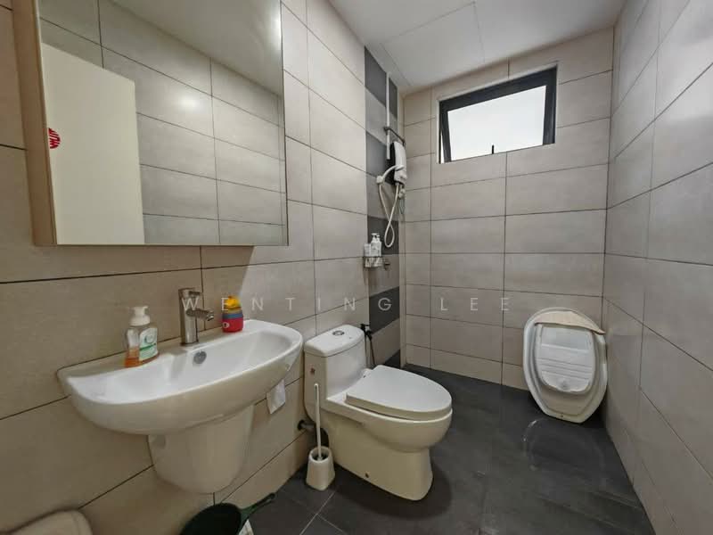 Servis Apartment untuk Dijual di Molek Regency - Wenting Lee - Bathroom - PropertyGuru.com.my