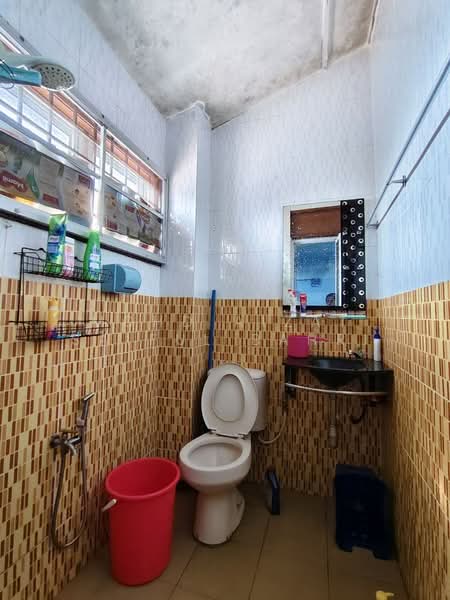 Rumah Teres 2 Tingkat untuk Dijual di Taman Sri Rampai (Wangsa Maju) - Mohd Aizat Saiful Bahri - Bathroom - PropertyGuru.com.my