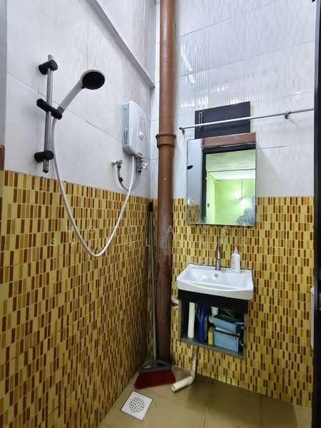 Rumah Teres 2 Tingkat untuk Dijual di Taman Sri Rampai (Wangsa Maju) - Mohd Aizat Saiful Bahri - Bathroom - PropertyGuru.com.my