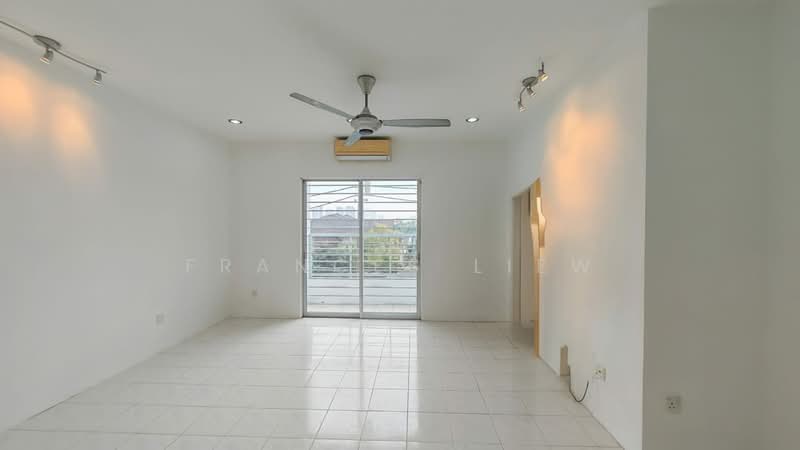 2-storey Terraced House for Sale in Bandar Putra Permai (Seri Kembangan) - Frances Liew - Living Room - PropertyGuru.com.my