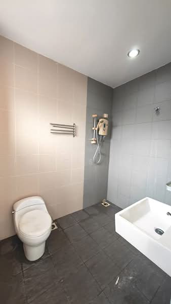 2-storey Terraced House for Sale in Bandar Putra Permai (Seri Kembangan) - Frances Liew - Bathroom - PropertyGuru.com.my