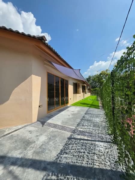 1-storey Terraced House for Rent in Tanjung Tokong (Penang) - Rainny Wong - Exterior - PropertyGuru.com.my