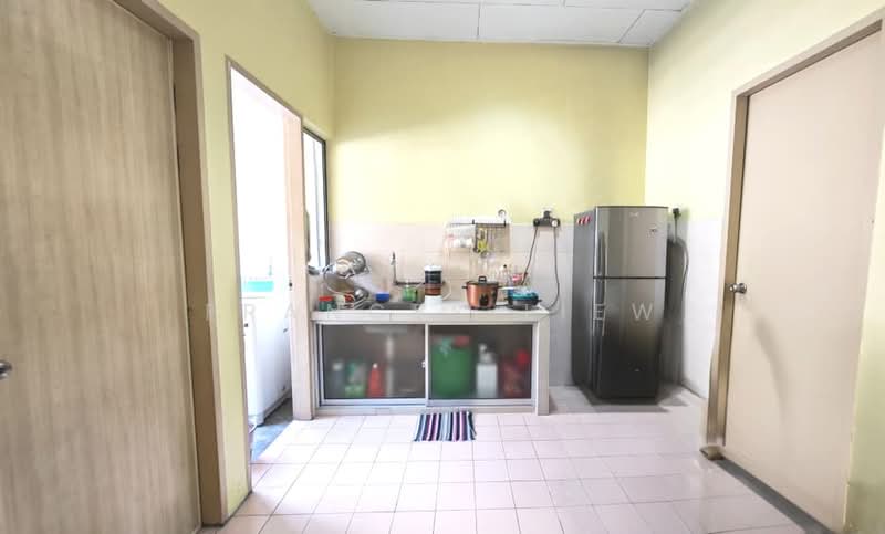 1-storey Terraced House for Sale in Taman Puncak Jalil (Seri Kembangan) - Frances Liew - Kitchen - PropertyGuru.com.my