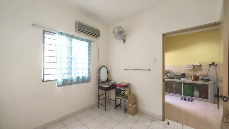 1-storey Terraced House for Sale in Taman Puncak Jalil (Seri Kembangan) - Frances Liew - Kitchen - PropertyGuru.com.my