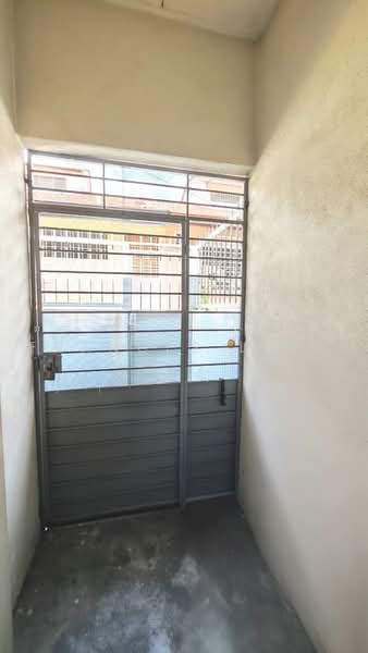 1-storey Terraced House for Sale in Taman Puncak Jalil (Seri Kembangan) - Frances Liew - Entrance - PropertyGuru.com.my