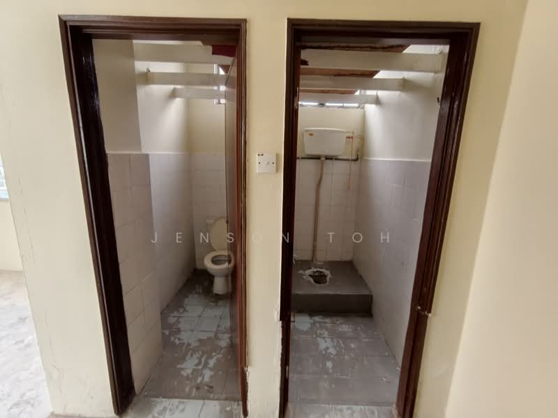 Pejabat untuk Disewa di Selayang (Selangor) - Jenson Toh - Bathroom - PropertyGuru.com.my