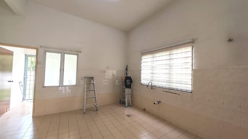 Rumah Berkembar untuk Dijual di Bandar Putra Permai (Seri Kembangan) - Frances Liew - Kitchen - PropertyGuru.com.my
