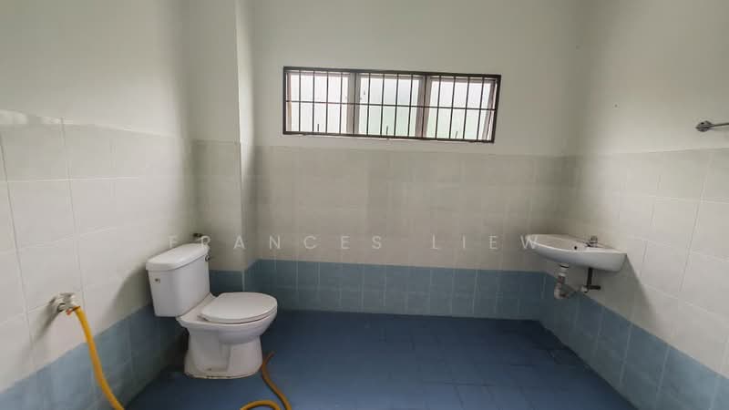 Rumah Berkembar untuk Dijual di Bandar Putra Permai (Seri Kembangan) - Frances Liew - Bathroom - PropertyGuru.com.my