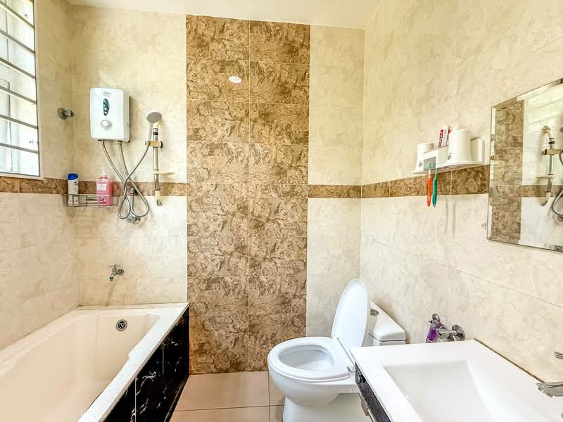 Semi-Detached House for Sale in Ampang Jaya (Ampang) - Shiqin Saidin - Bathroom - PropertyGuru.com.my