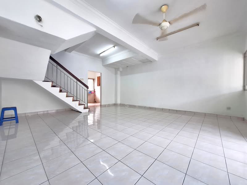 Rumah Teres 2 Tingkat untuk Dijual di TAMAN PUCHONG UTAMA (Puchong) - Lily Siow - Living Room - PropertyGuru.com.my