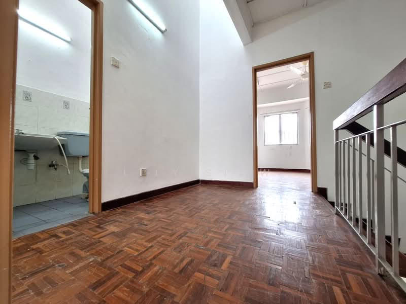 Rumah Teres 2 Tingkat untuk Dijual di TAMAN PUCHONG UTAMA (Puchong) - Lily Siow - Bathroom - PropertyGuru.com.my