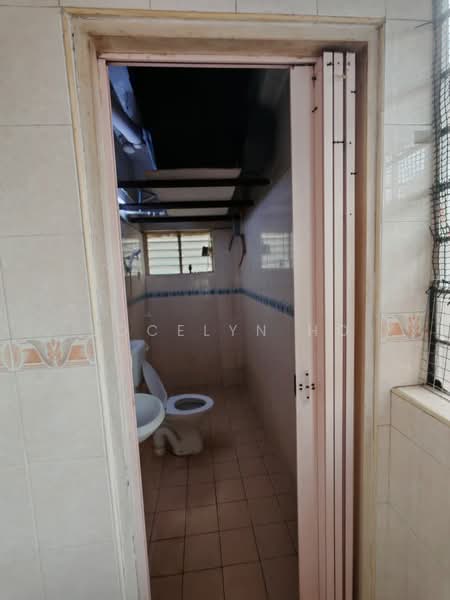 Pangsapuri untuk Dijual di Pangsapuri Kuang - Jocelyn Ho - Bathroom - PropertyGuru.com.my