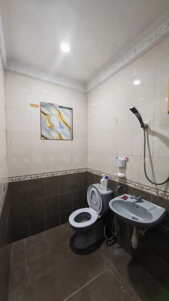 2-storey Terraced House for Sale in Bandar Putra Permai (Seri Kembangan) - Frances Liew - Bathroom - PropertyGuru.com.my