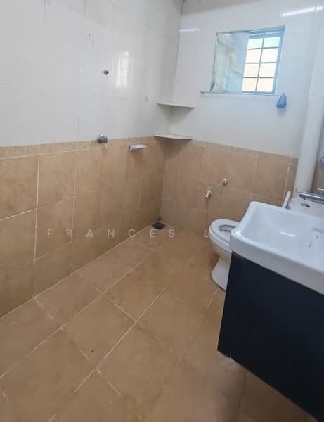 2-storey Terraced House for Sale in Bandar Putra Permai (Seri Kembangan) - Frances Liew - Bathroom - PropertyGuru.com.my