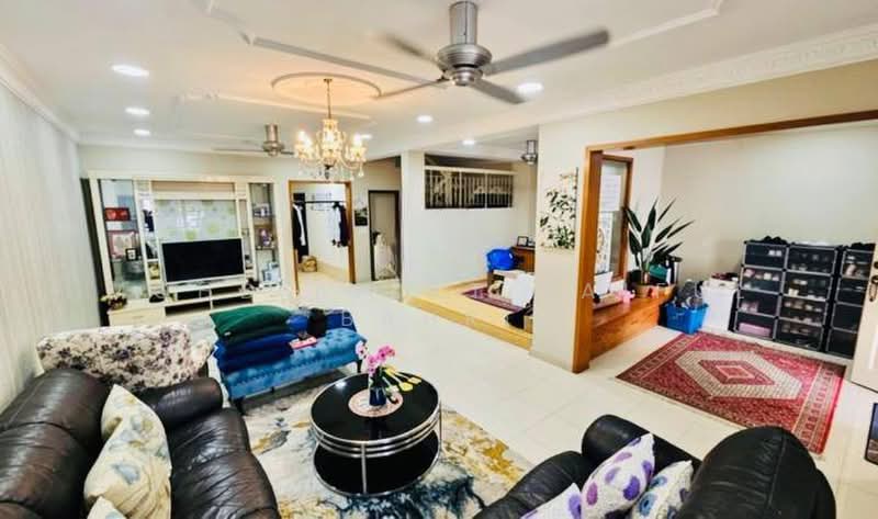 Rumah Teres 2 Tingkat untuk Dijual di Bukit Jelutong (Shah Alam) - Mohd Aizat Saiful Bahri - Living Room - PropertyGuru.com.my