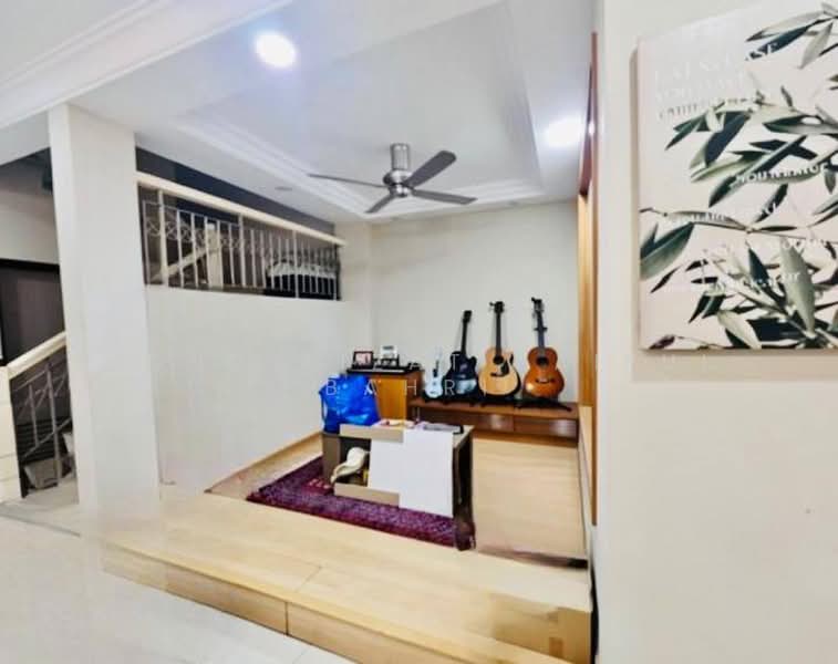 Rumah Teres 2 Tingkat untuk Dijual di Bukit Jelutong (Shah Alam) - Mohd Aizat Saiful Bahri - Living Room - PropertyGuru.com.my