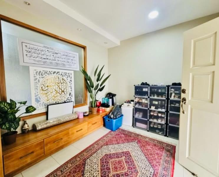 Rumah Teres 2 Tingkat untuk Dijual di Bukit Jelutong (Shah Alam) - Mohd Aizat Saiful Bahri - Entrance - PropertyGuru.com.my