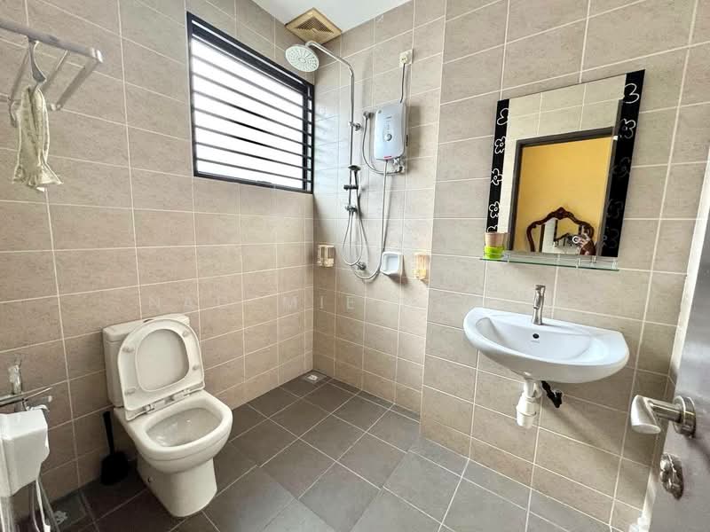 2.5-storey Terraced House for Sale in Kinrara Residence (Puchong) - Nadzmie Nasir - Bathroom - PropertyGuru.com.my