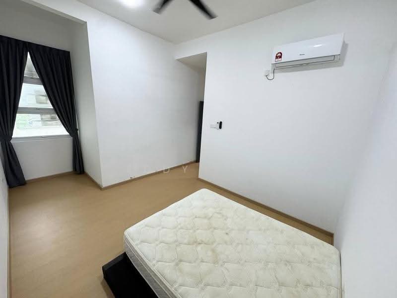 Rumah Teres 2-Tingkat untuk Dijual di Taman Mount Austin (Tebrau) - Eddy Tan - Bedroom - PropertyGuru.com.my