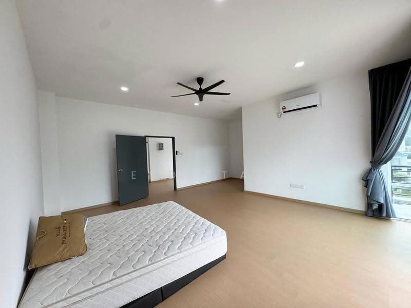 Rumah Teres 2-Tingkat untuk Dijual di Taman Mount Austin (Tebrau) - Eddy Tan - Bedroom - PropertyGuru.com.my
