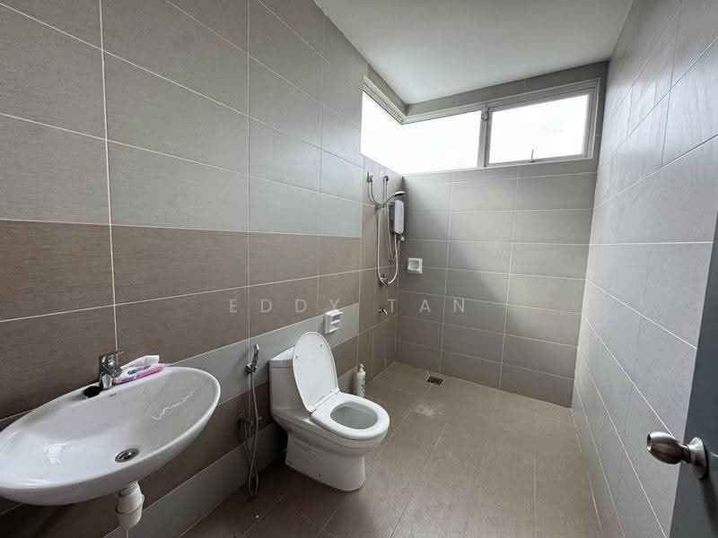 Rumah Teres 2-Tingkat untuk Dijual di Taman Mount Austin (Tebrau) - Eddy Tan - Bathroom - PropertyGuru.com.my