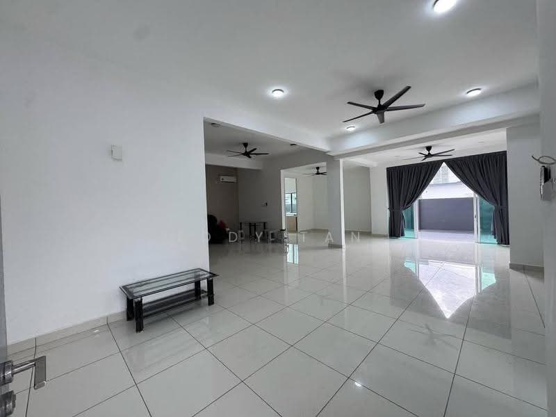 Rumah Teres 2-Tingkat untuk Dijual di Taman Mount Austin (Tebrau) - Eddy Tan - Living Room - PropertyGuru.com.my