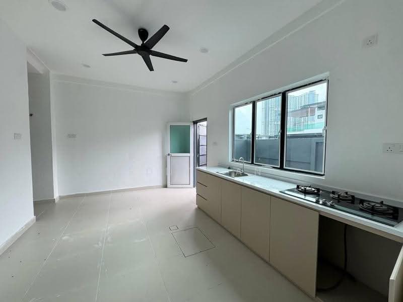 Rumah Teres 2-Tingkat untuk Dijual di Taman Mount Austin (Tebrau) - Eddy Tan - Kitchen - PropertyGuru.com.my