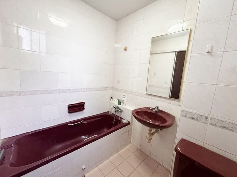 Pangsapuri untuk Dijual di Mewah View Luxurious Apartments - Constance Chan - Bathroom - PropertyGuru.com.my