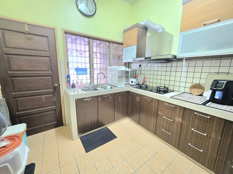 Rumah Teres 1 Tingkat untuk Dijual di Kampung Rantau Panjang (Kapar) - Salawati Busro - Kitchen - PropertyGuru.com.my