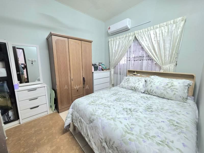 Rumah Teres 1 Tingkat untuk Dijual di Kampung Rantau Panjang (Kapar) - Salawati Busro - Bedroom - PropertyGuru.com.my
