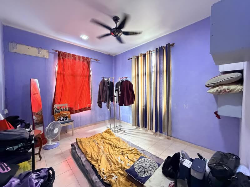 Rumah Banglo untuk Dijual di Seksyen 3 (Bangi) - Shiqin Saidin - Bedroom - PropertyGuru.com.my