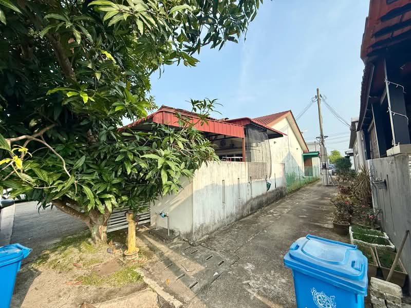 1-storey Terraced House for Sale in Shah Alam (Selangor) - Salawati Busro - Exterior - PropertyGuru.com.my