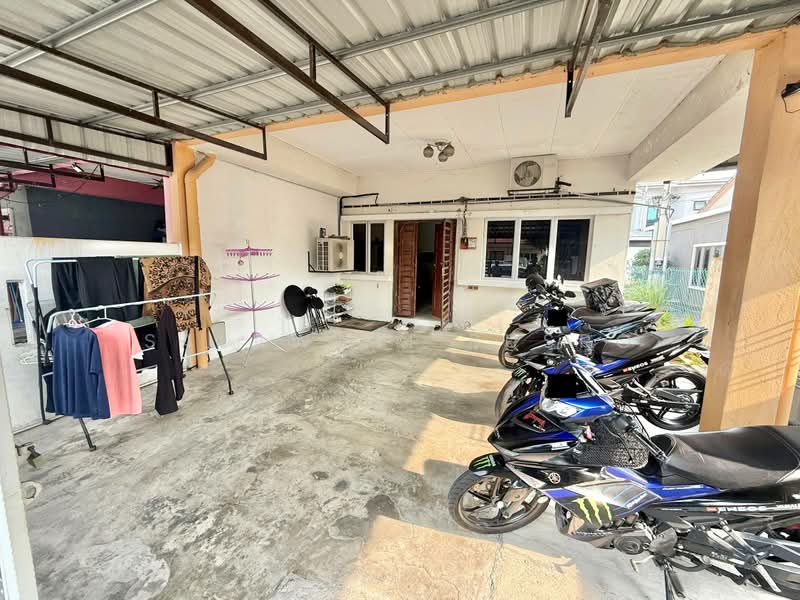 1-storey Terraced House for Sale in Shah Alam (Selangor) - Salawati Busro - Exterior - PropertyGuru.com.my