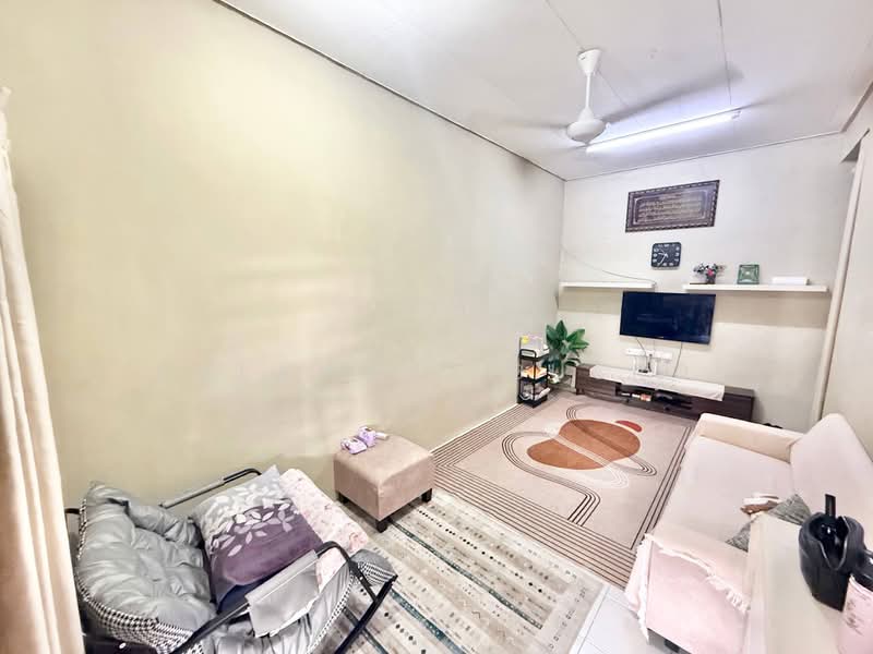 1-storey Terraced House for Sale in Shah Alam (Selangor) - Salawati Busro - Living Room - PropertyGuru.com.my