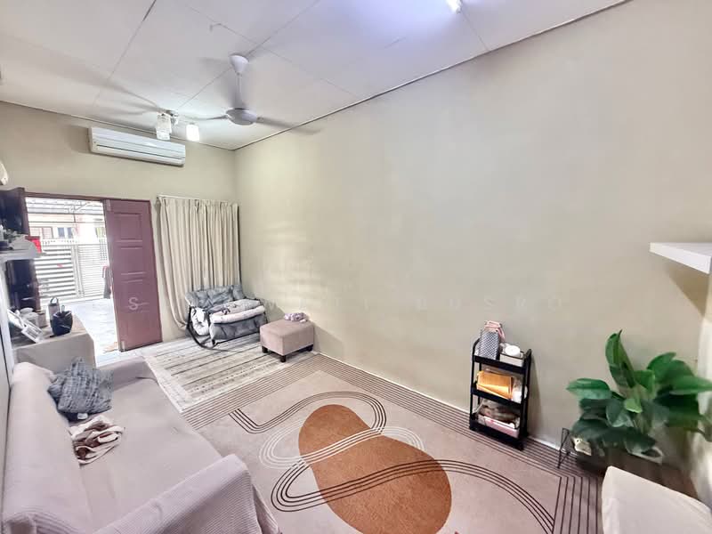 1-storey Terraced House for Sale in Shah Alam (Selangor) - Salawati Busro - Living Room - PropertyGuru.com.my