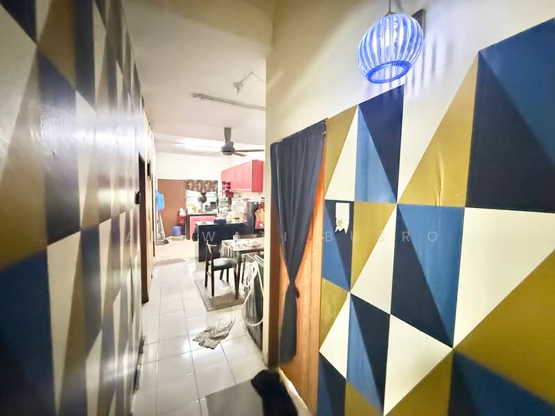 1-storey Terraced House for Sale in Shah Alam (Selangor) - Salawati Busro - Corridor - PropertyGuru.com.my