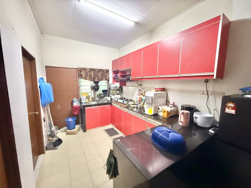 1-storey Terraced House for Sale in Shah Alam (Selangor) - Salawati Busro - Kitchen - PropertyGuru.com.my