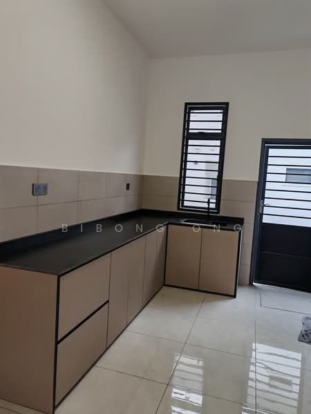 Rumah Teres untuk Disewa di Bukit Beruang (Bukit Baru) - Bibong Ong - Kitchen - PropertyGuru.com.my