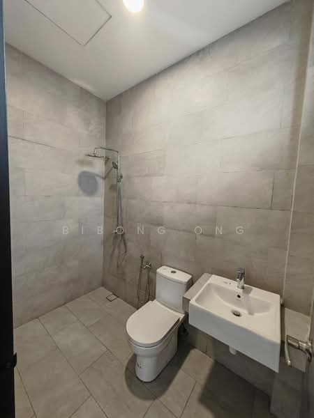Rumah Teres untuk Disewa di Bukit Beruang (Bukit Baru) - Bibong Ong - Bathroom - PropertyGuru.com.my