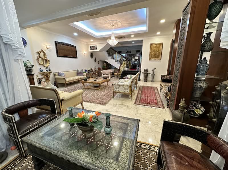 Rumah Berkembar untuk Dijual di SS 4B, Taman Kelana Jaya (Petaling Jaya) - Ishak Ramli - Living Room - PropertyGuru.com.my