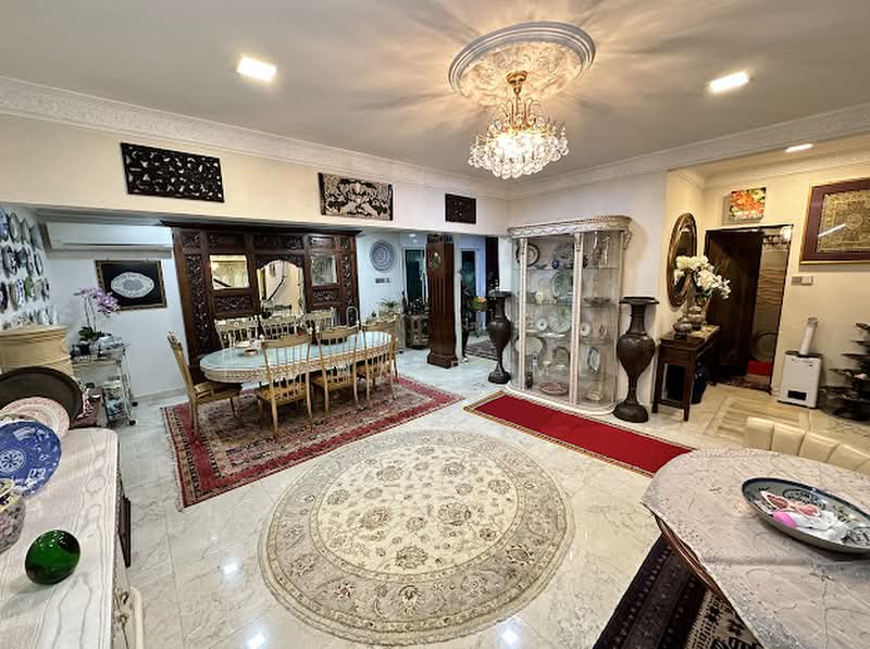 Rumah Berkembar untuk Dijual di SS 4B, Taman Kelana Jaya (Petaling Jaya) - Ishak Ramli - Dining Room - PropertyGuru.com.my