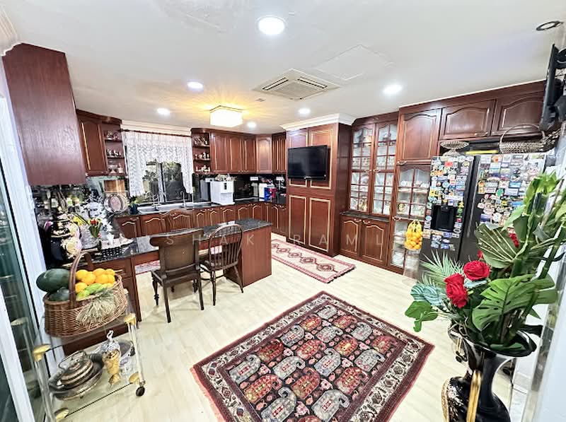 Rumah Berkembar untuk Dijual di SS 4B, Taman Kelana Jaya (Petaling Jaya) - Ishak Ramli - Kitchen - PropertyGuru.com.my
