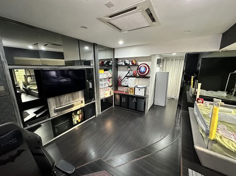 Rumah Berkembar untuk Dijual di SS 4B, Taman Kelana Jaya (Petaling Jaya) - Ishak Ramli - Living Room - PropertyGuru.com.my