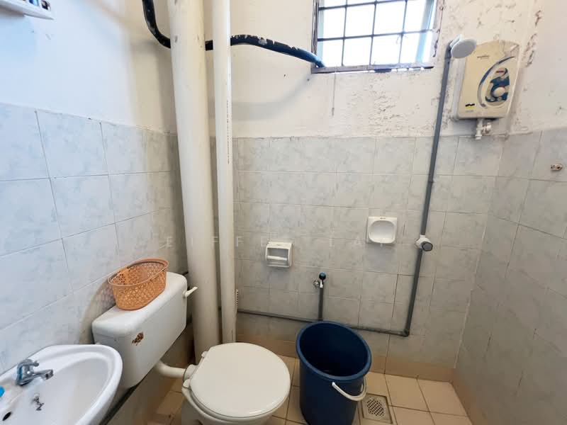 Pangsapuri untuk Disewa di Pangsapuri Lagoon Perdana - Eiffel Lai - Bathroom - PropertyGuru.com.my
