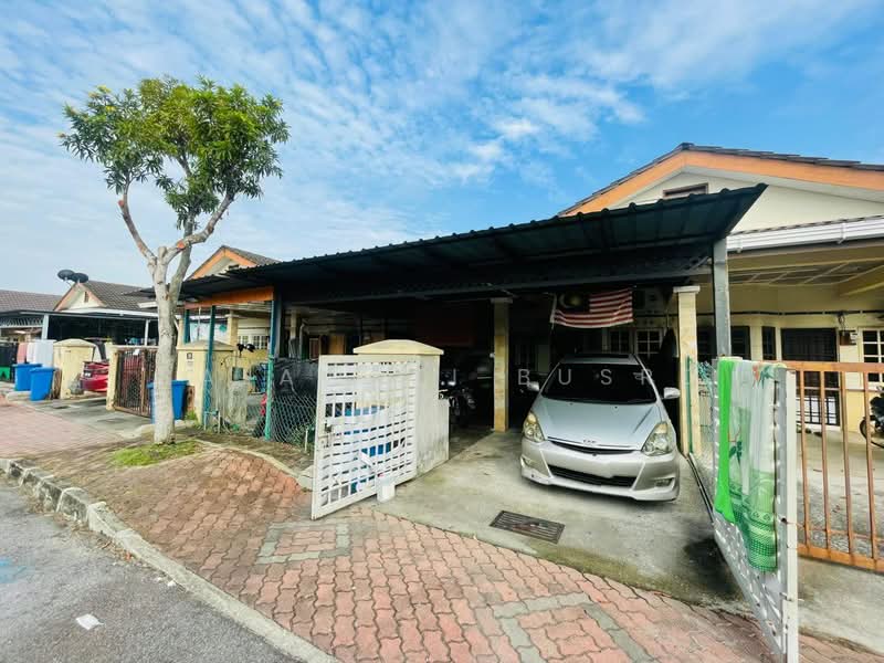 1-storey Terraced House for Sale in Shah Alam (Selangor) - Salawati Busro - Exterior - PropertyGuru.com.my